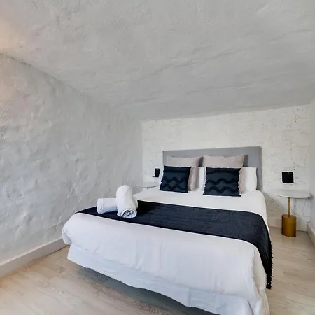 Vacation I Stylish 5bdr Penthouse, Sea And Marina View ماربيا
