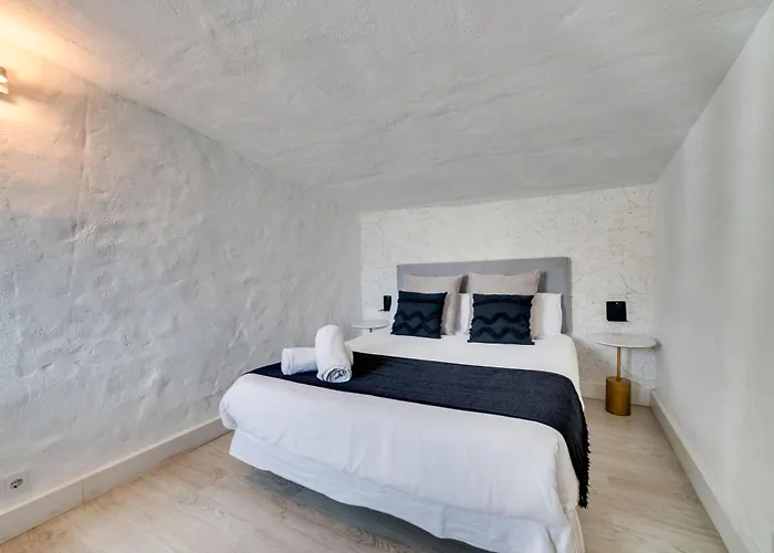 Vacation I Stylish 5bdr Penthouse, Sea And Marina View, Cinema Room, Fastest Wifi Marbellac